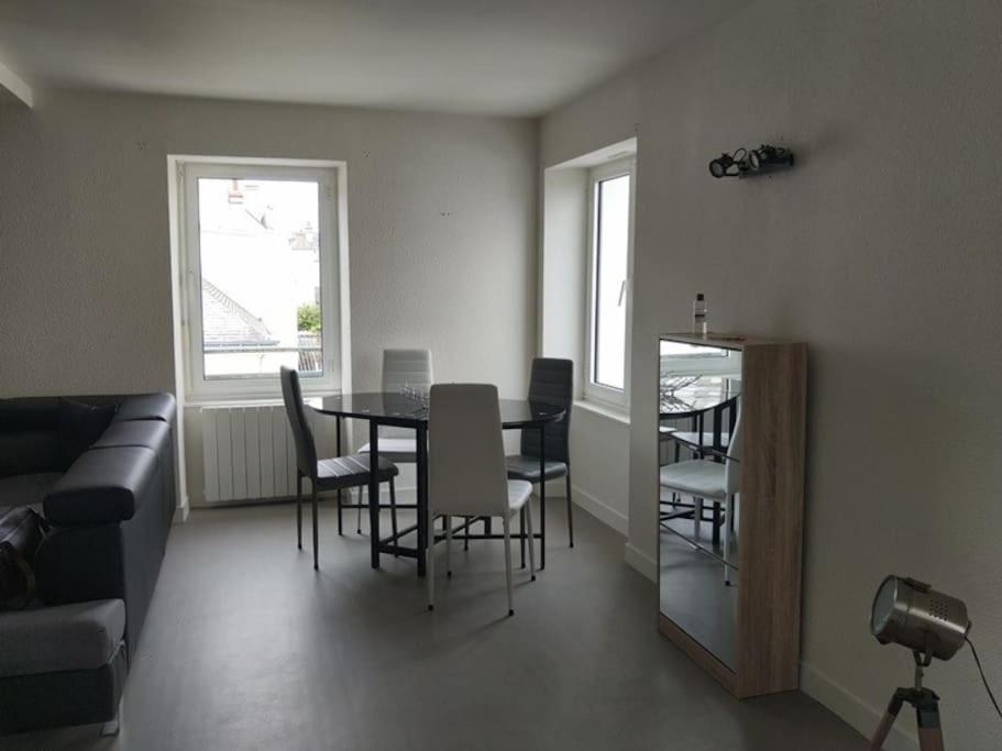 T2 Centre-Ville, Calme, 1 Chambre, 1 A 5 Pers, Climatisation, Parking Libre Et Gratuit * Lorient