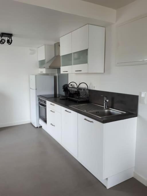 Apartment T2 Centre-Ville, Calme, 1 Chambre, 1 A 5 Pers, Climatisation, Parking Libre Et Gratuit Lorient